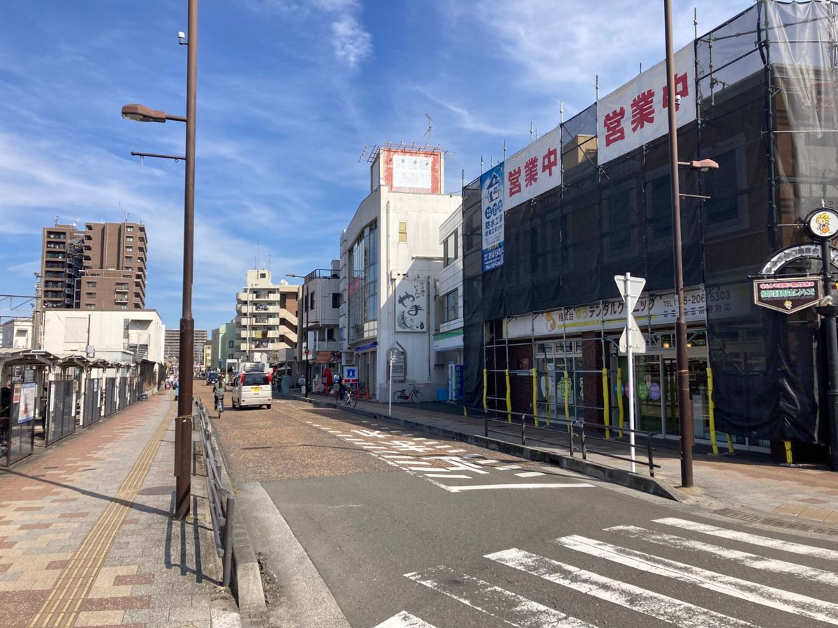 相武台前駅を出て左に進んだ道