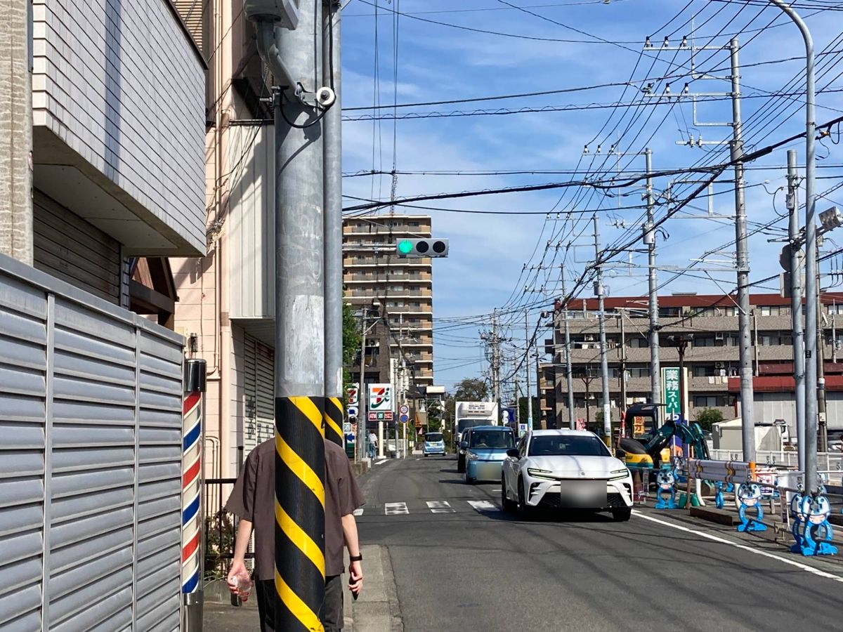 セブンイレブンが見える通り